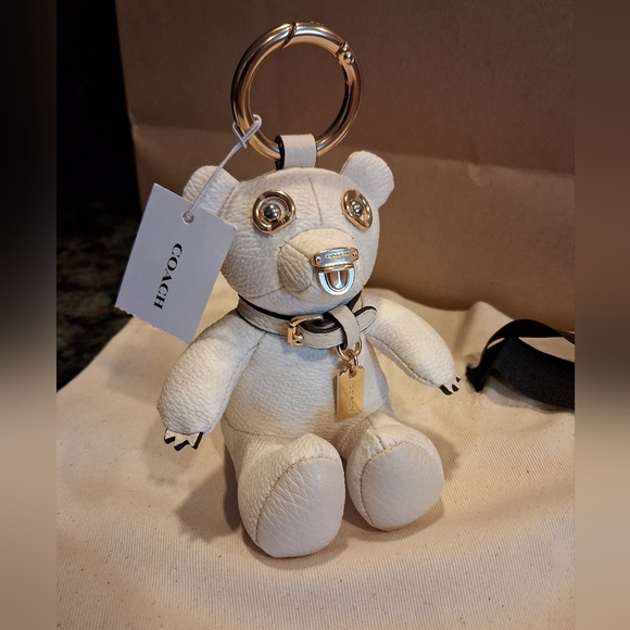 🏷️NWT Authentic COACH Pebbled Leather Bear Bag Charm - Chalk/Gold - Picture 3 of 4
